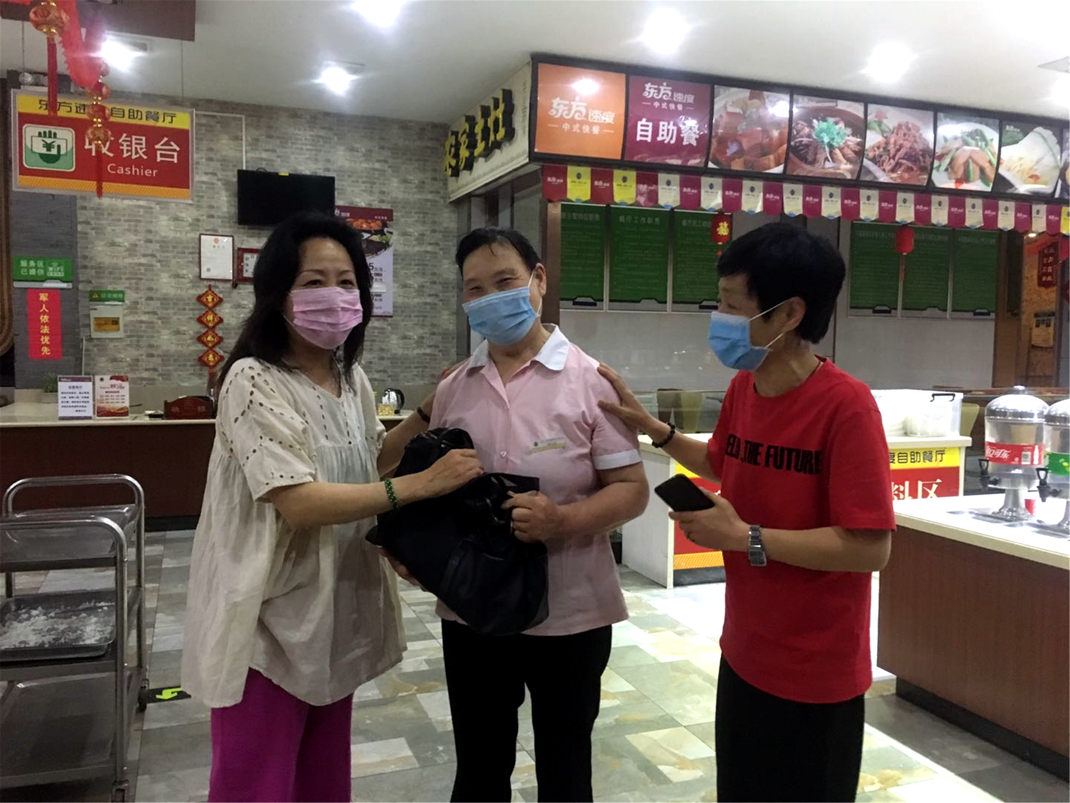 許昌服務區員工拾金不昧.jpg 許昌服務區員工拾金不昧.jpg