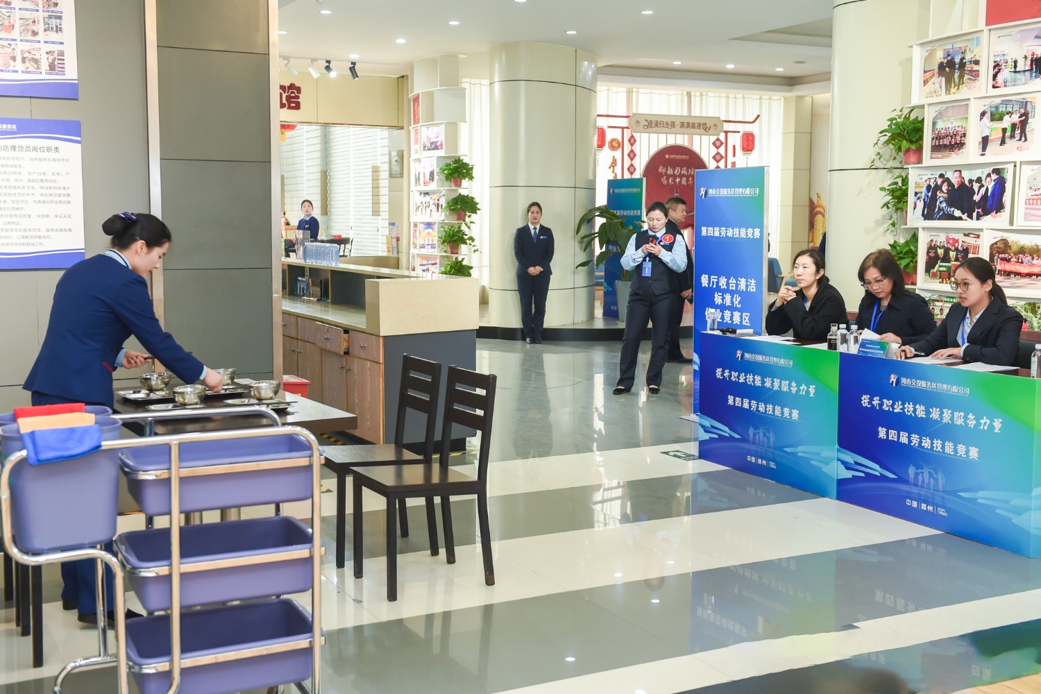 餐廳收臺清潔標準化作業演示.jpg